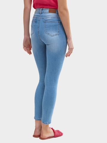 Skinny Jeans di Influencer in blu