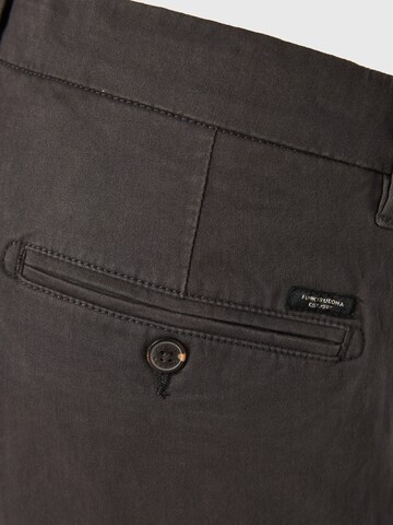 Regular Pantalon chino Funky Buddha en gris