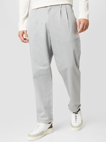 BURTON MENSWEAR LONDON Pleat-Front Pants in Grey: front