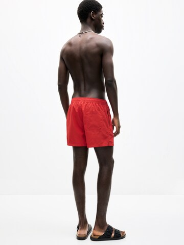 Shorts de bain Pull&Bear en rouge