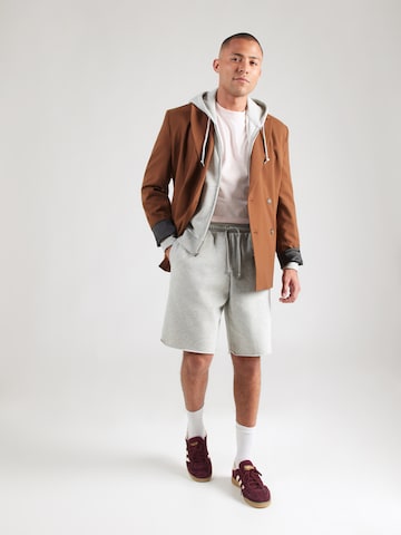 Regular Pantaloni de la GAP pe gri