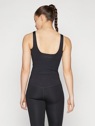 Haut ' Tommy ' Girlfriend Collective en noir