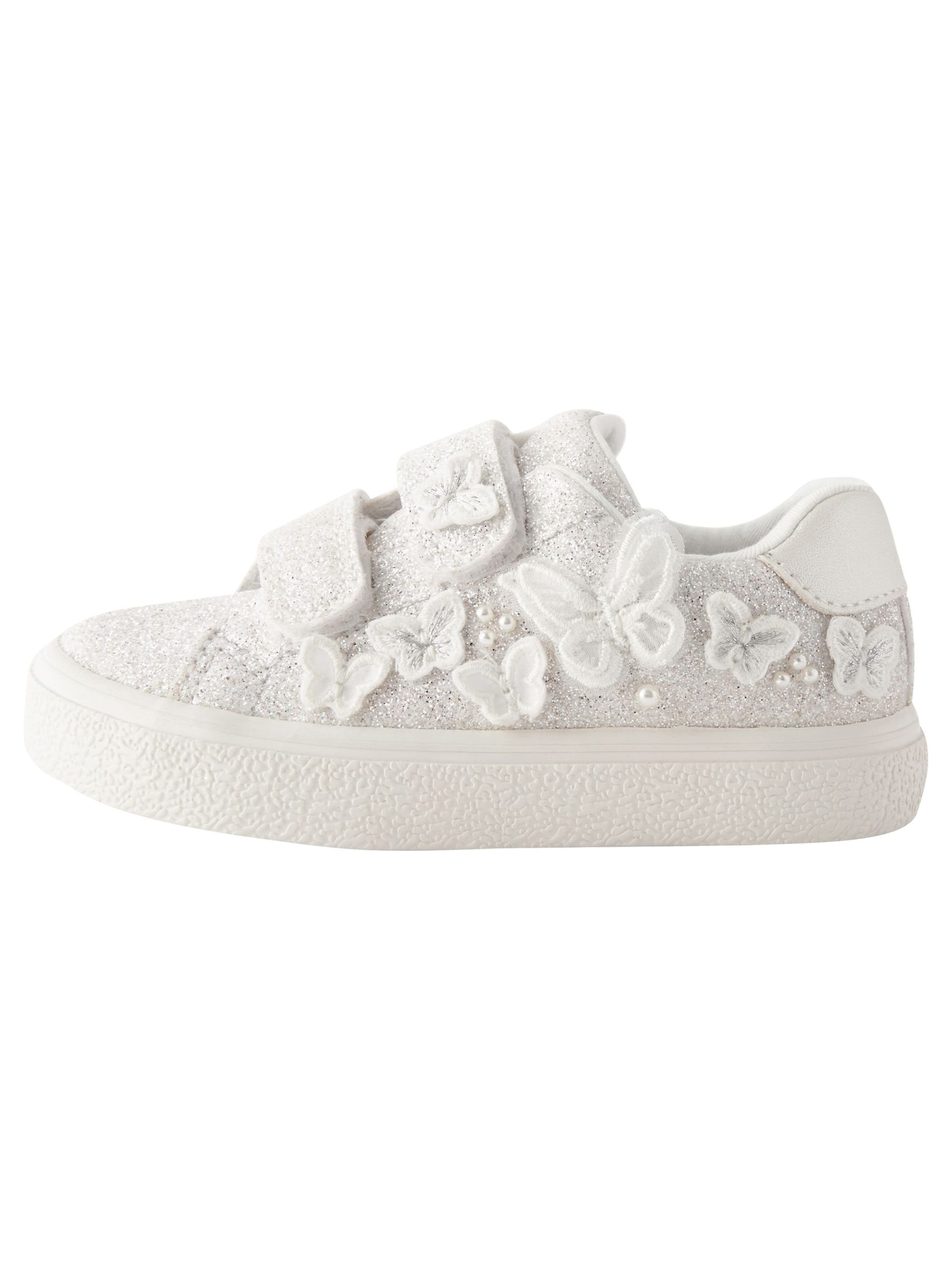 Next Sneaker in Weiß: Vorderseite