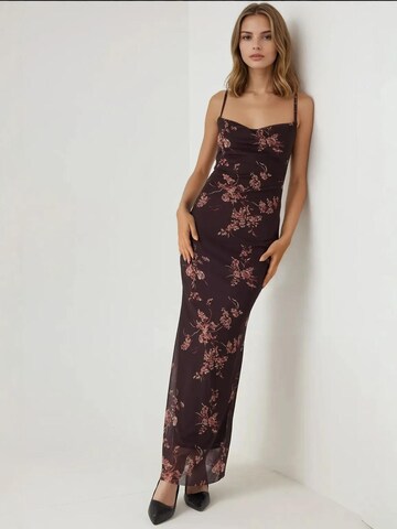 Hiccup Dress in Brown: front