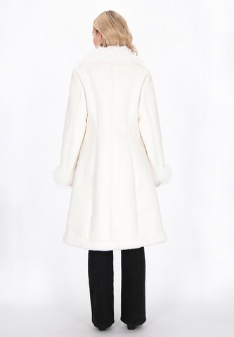 Manteau d’hiver 'Fashion Look' IZIA en blanc