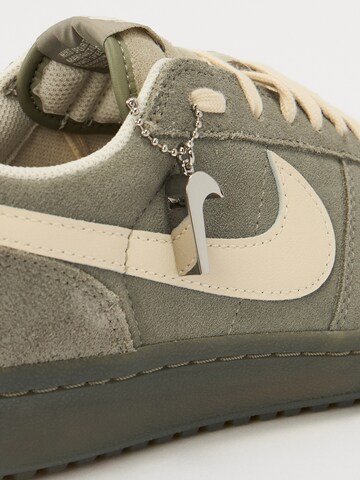 Nike Sportswear Σνίκερ χαμηλό 'FIELD GENERAL' σε πράσινο