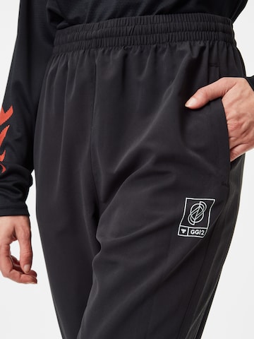 Effilé Pantalon de sport Hummel en noir