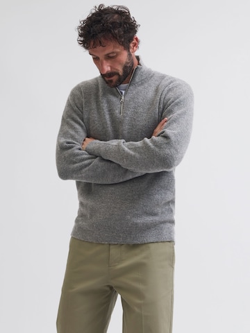 Portland Outerwear Company Sweater in Grey: front