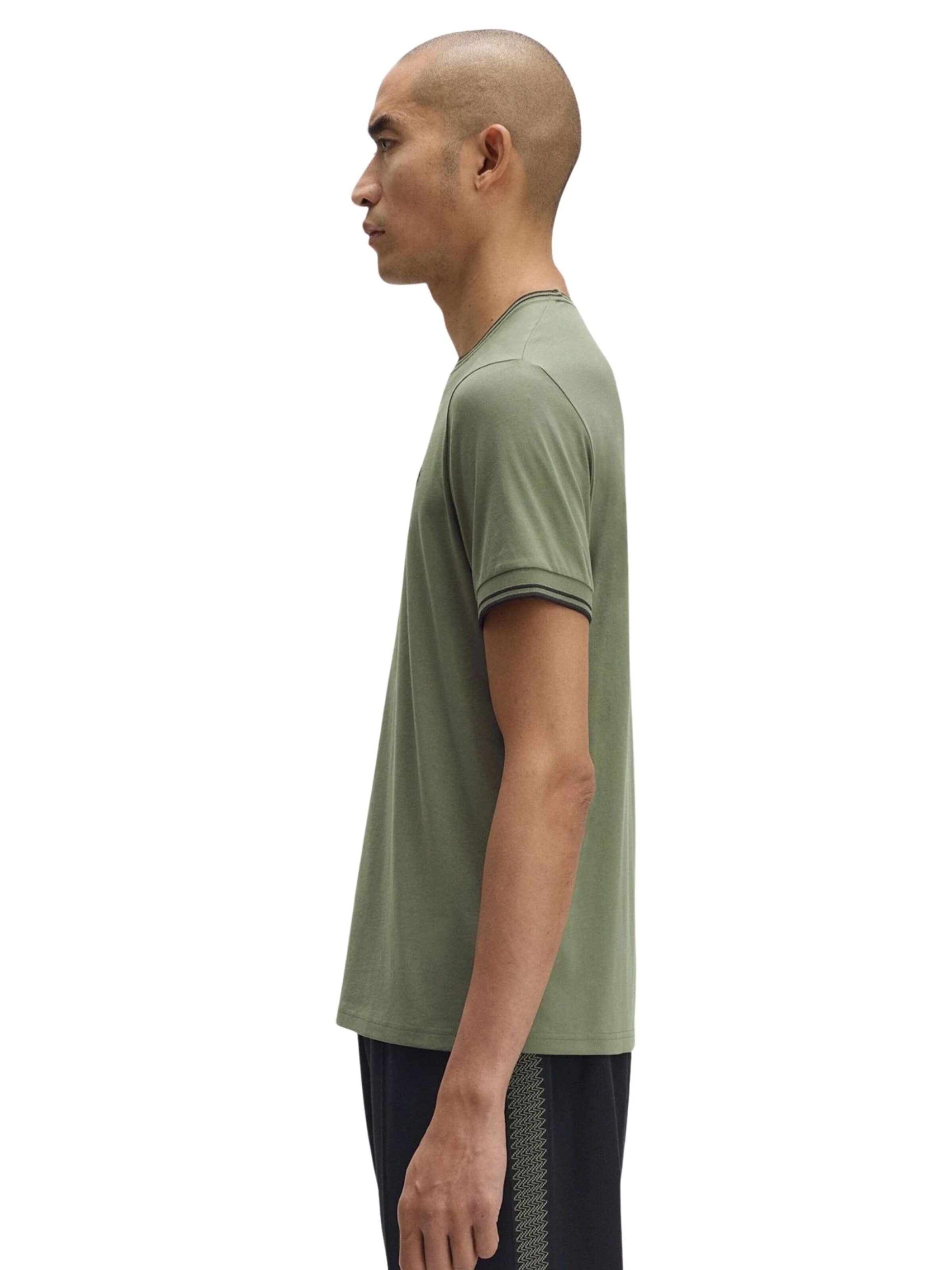 Fred Perry - Camiseta 'Camiseta fred perry verde z50 contrast ribeted tee' en verde