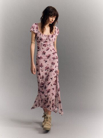 Abito 'ABULLONADA' di Bershka in rosa