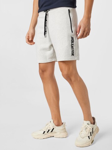 HOLLISTER Regular Broek in Grijs: voorkant