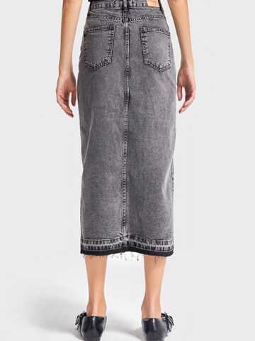 IT'S BASIC Rok 'Midi Denim Skirt' in Grijs