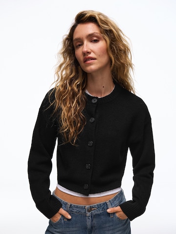 Bershka Плетена жилетка в черно: отпред