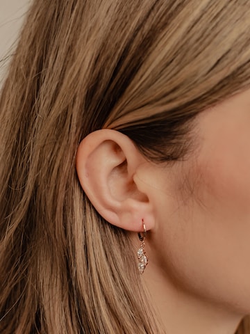 Hey Happiness Earrings 'Cluster Huggie' in Gold
