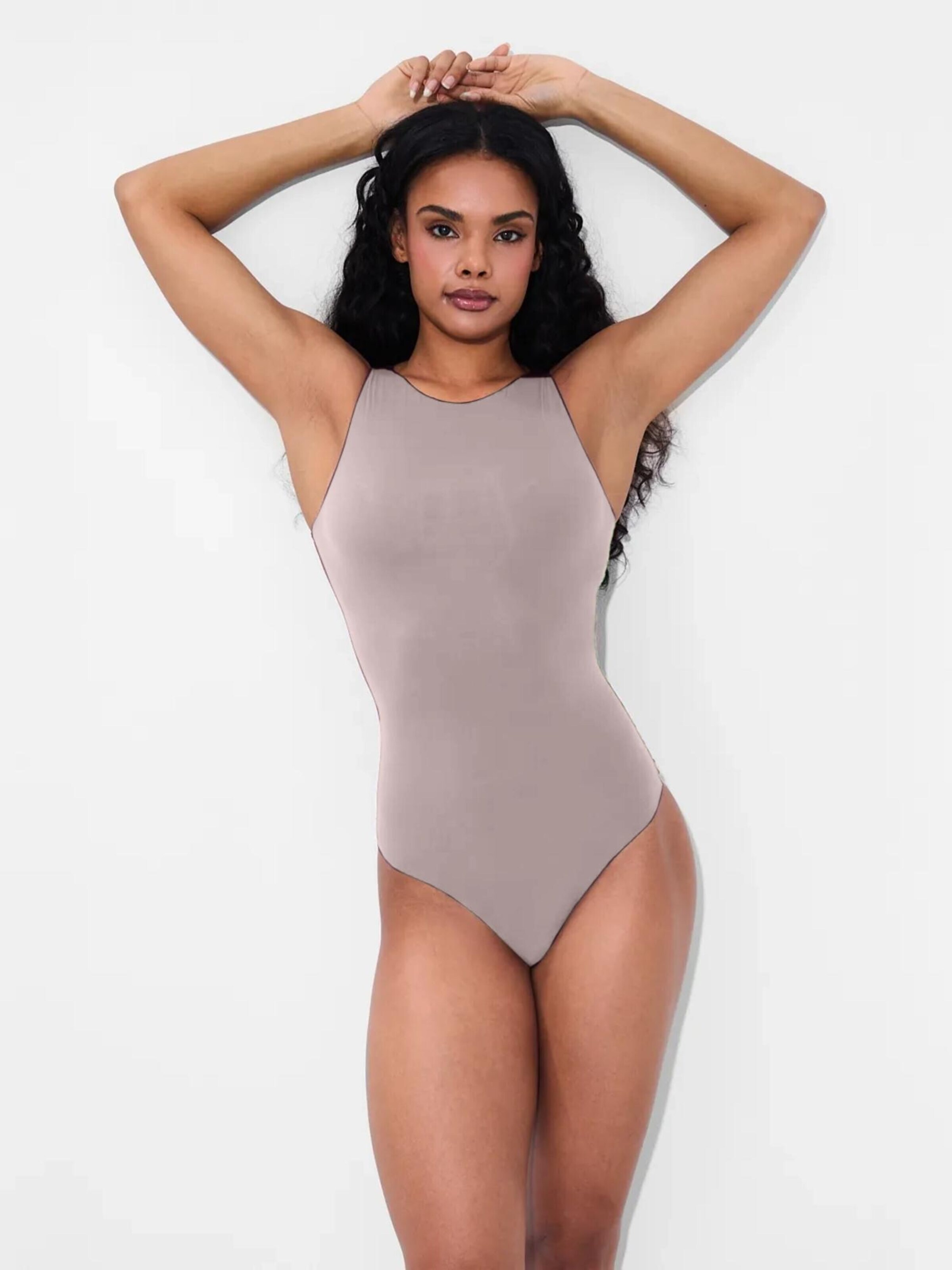 cfab (formerly creamy fabrics) Shapingbody 'Crew Neck Bodysuit String' i beige: framsida
