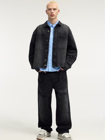 Wide leg Pantaloni eleganți de la Pull&Bear pe negru