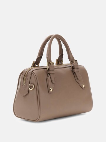 GUESS Handtasche 'Nina' in Braun
