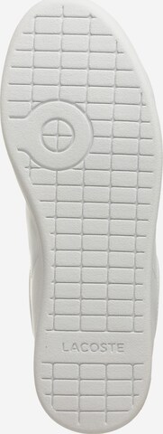 Baskets basses 'Carnaby' LACOSTE en blanc