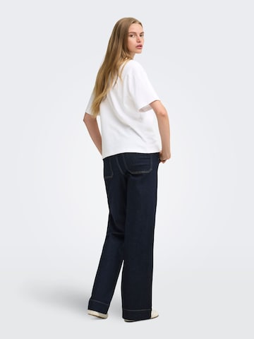 T-shirt 'ONLSUPERIOR' ONLY en blanc
