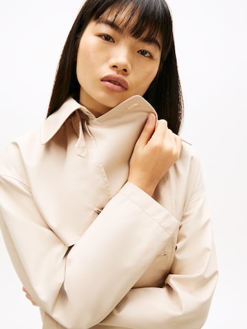 Tommy Jeans Prehoden plašč | bež barva