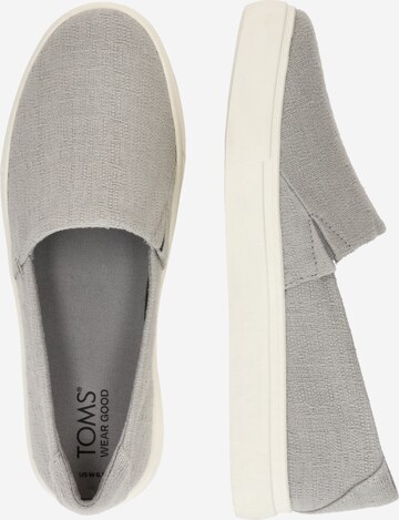 TOMS - Sapato Slip-on em cinzento