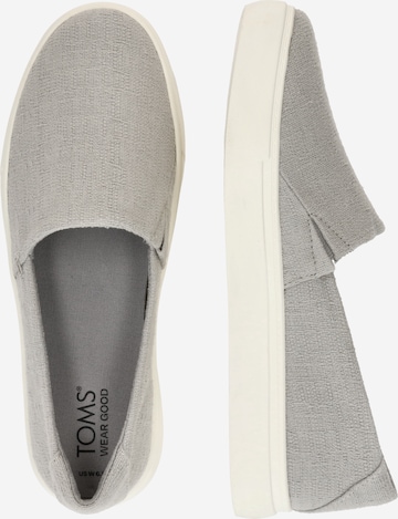 TOMS Slipper in Grau