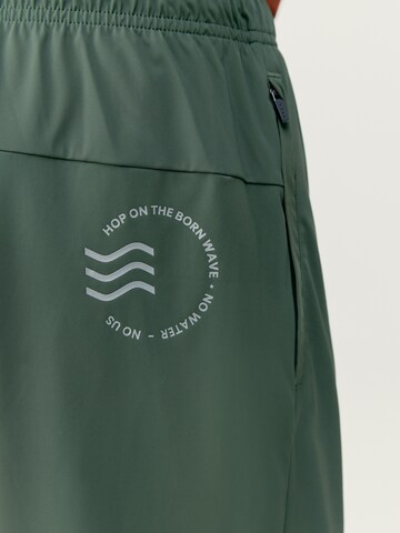 Regular Pantalon de sport ' Orinoco ' Born Living Yoga en vert