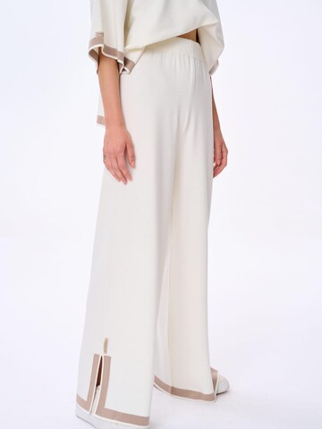 Blue Shadow Wide Leg Hose‌‌‌‌‌‌‌‌ in Beige: Vorderseite