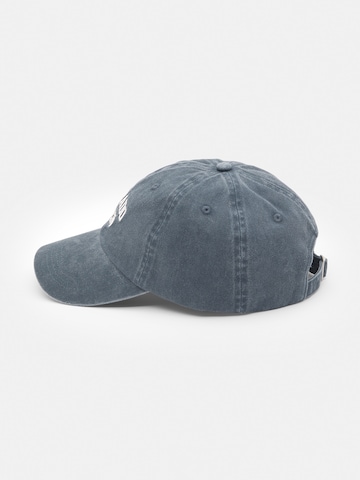 Șapcă de la Pull&Bear pe albastru