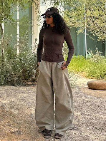 Baggy Pantalon de sport Bershka en beige : devant