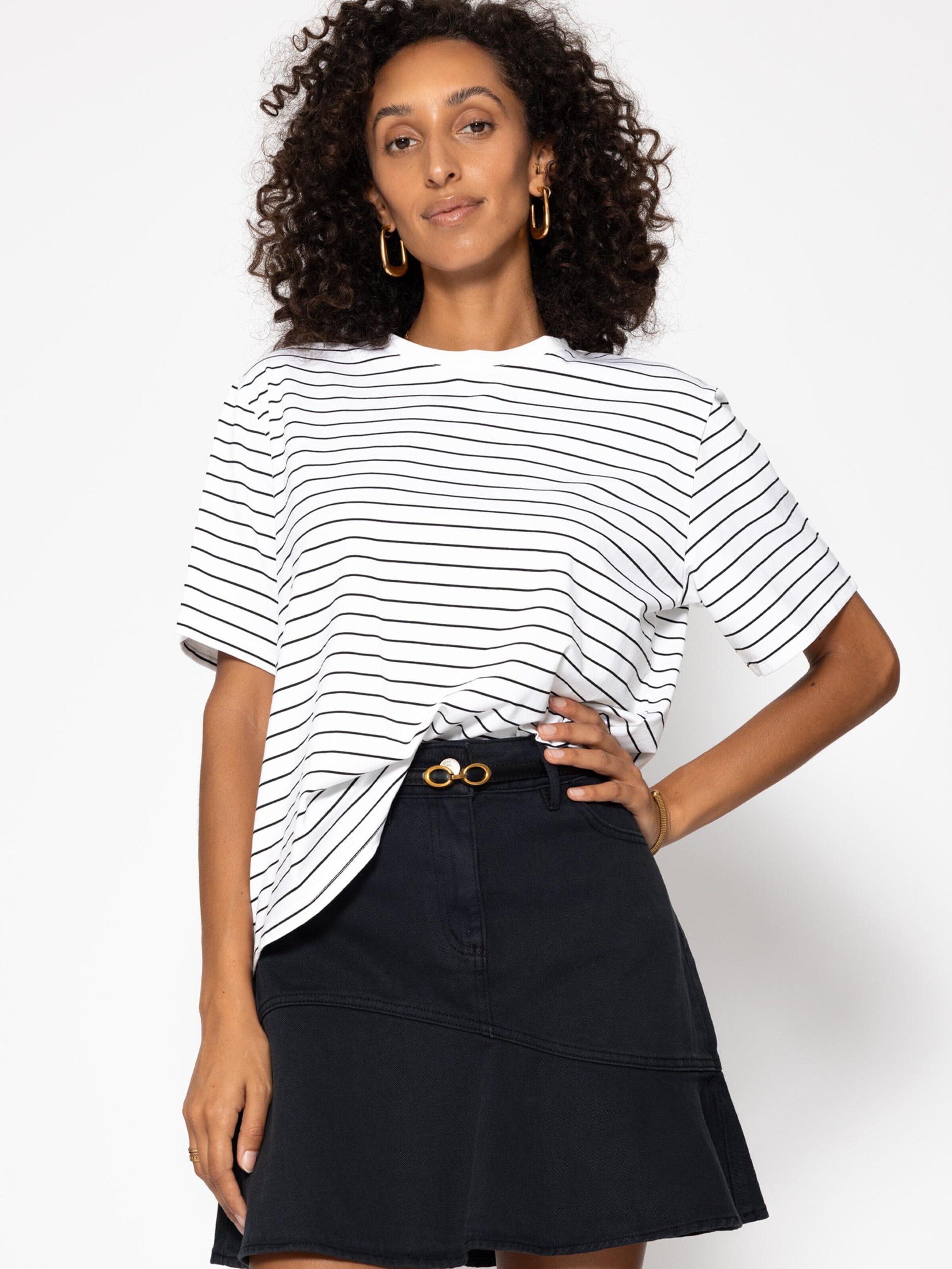SASSYCLASSY Shirt in White: front