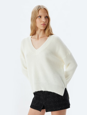 Koton Sweatshirt in White: front