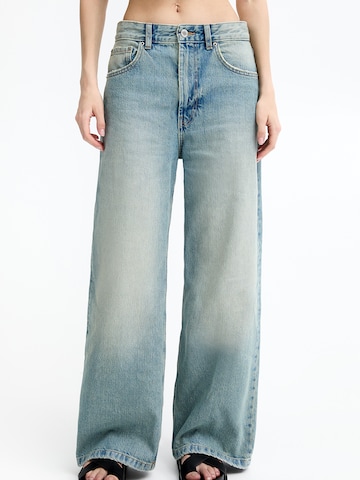 Pull&Bear Wide leg Jeans in Blue: front