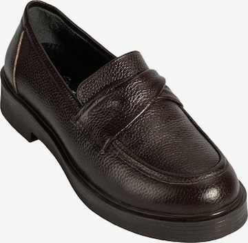 Desa Instappers 'Loafer' in Bruin: voorkant