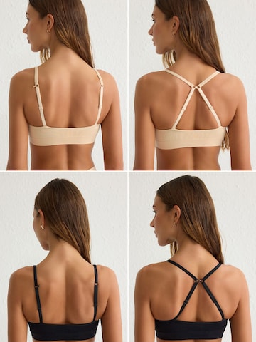 T-shirt Reggiseno di Trendyol in beige