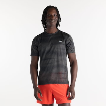 new balance 'RC Essential Printed T-Shirt'. in Schwarz: Vorderseite