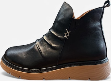 Begoria Boots in Black: front