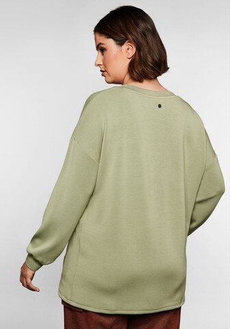 SHEEGO Sweatshirt in Grün