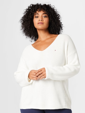 Tommy Hilfiger Curve Sweater in White: front