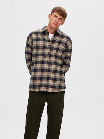SELECTED HOMME Comfort fit Button Up Shirt 'Owen' in Brown