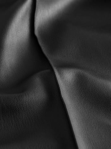 Regular Pantaloni de la Next pe negru