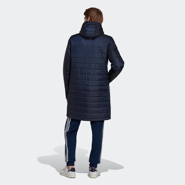 ADIDAS ORIGINALS Přechodný kabát 'Padded' – modrá