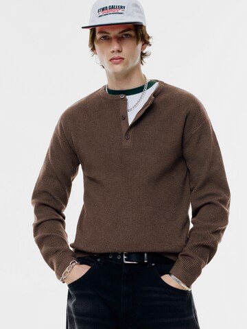 Pull&Bear Neulepaita värissä ruskea: etupuoli