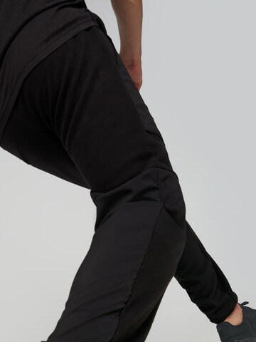 PUMA - Tapered Pantalón deportivo 'Fit Hybrid' en negro