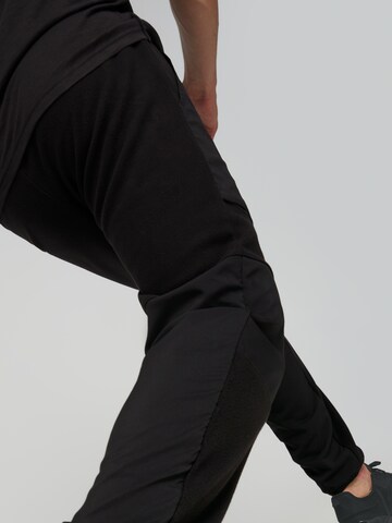 PUMA Tapered Sportbroek 'Fit Hybrid' in Zwart