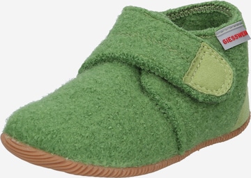 GIESSWEIN - Pantufa 'Oberstaufen' em verde: frente