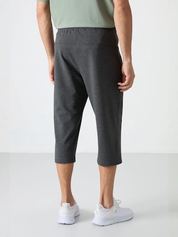 Tommy Life Regular Pants in Grey