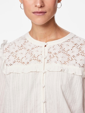 PIECES - Blusa 'MILANA' em branco