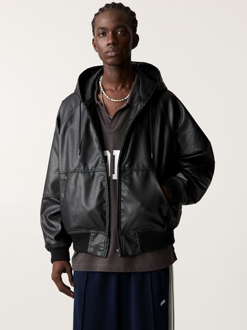 Pull&Bear Jacke in Schwarz: Vorderseite