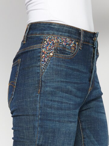 KOROSHI Flared Jeans i blå